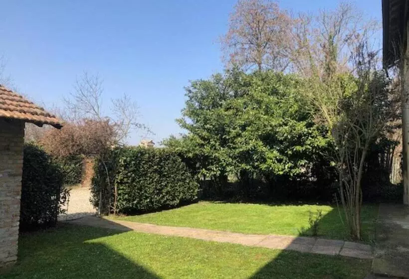 Hotelli Agriturismo Le Corti Della Gualdana