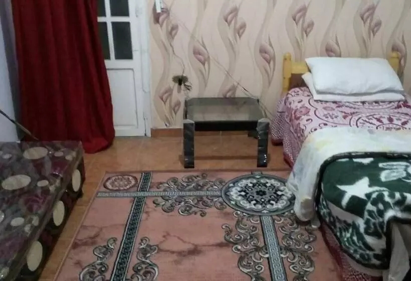 پانسیون Zahrate Elfirdaos Rooms غرف للرجال فقط