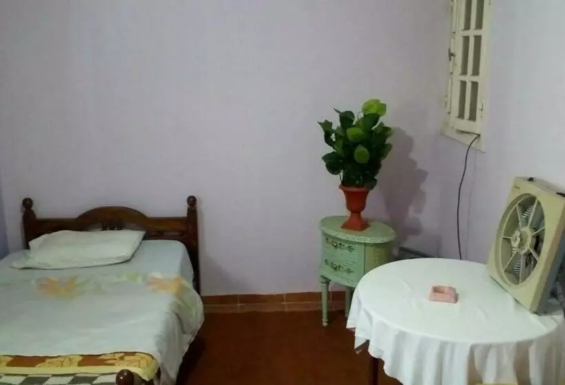 پانسیون Zahrate Elfirdaos Rooms غرف للرجال فقط