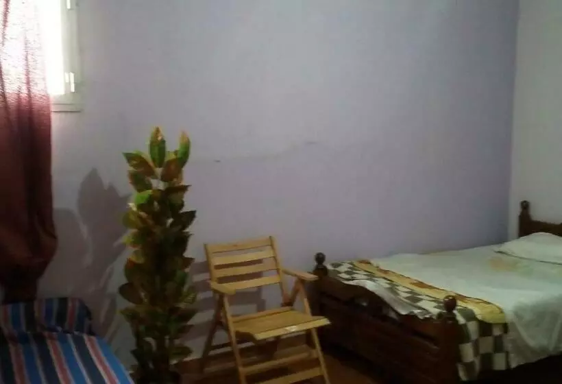 پانسیون Zahrate Elfirdaos Rooms غرف للرجال فقط