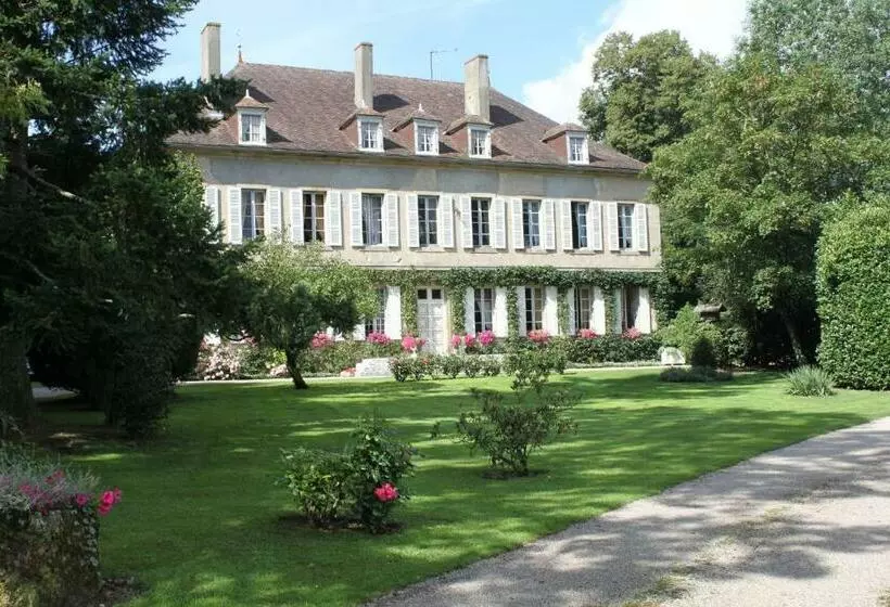 Aamiaismajoitus (B&B) Chateau De Longeville