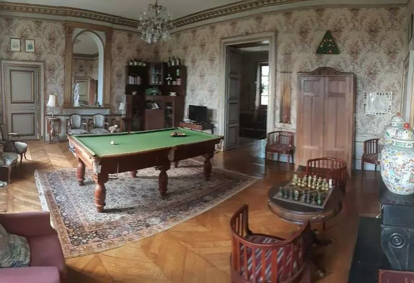 Aamiaismajoitus (B&B) Chateau De Longeville