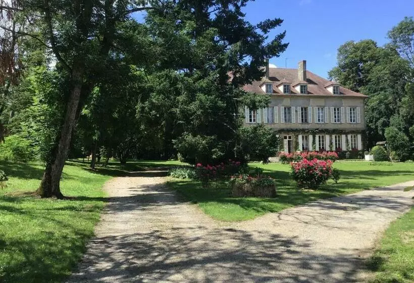 Aamiaismajoitus (B&B) Chateau De Longeville