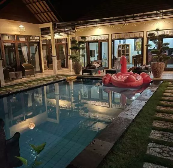 هتل Mias Jungle House