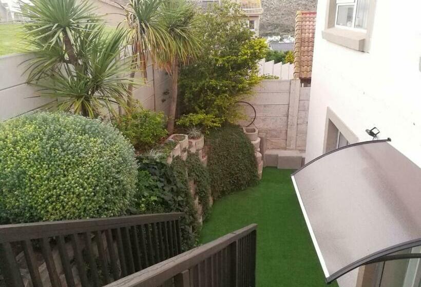 פנסיון 24b Kruger Cottage