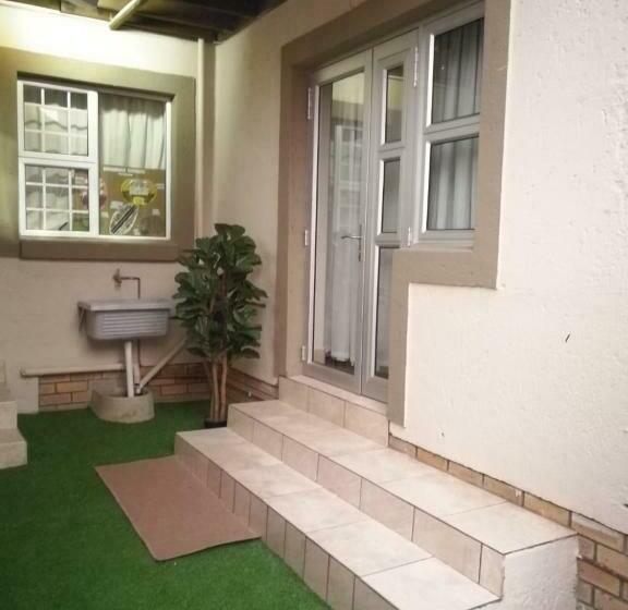 פנסיון 24b Kruger Cottage