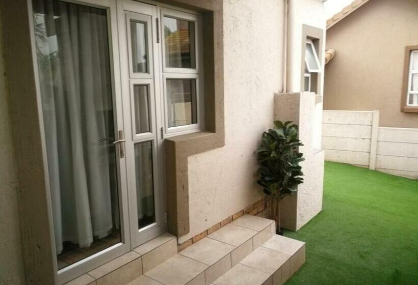 פנסיון 24b Kruger Cottage