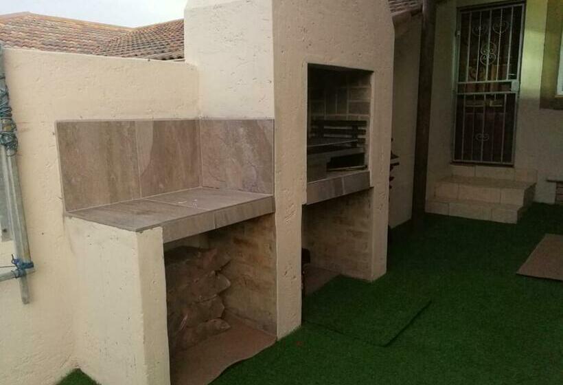 פנסיון 24b Kruger Cottage