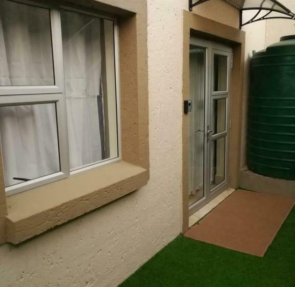 פנסיון 24b Kruger Cottage