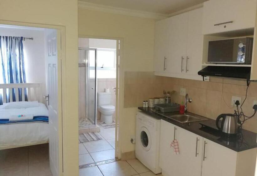 פנסיון 24b Kruger Cottage