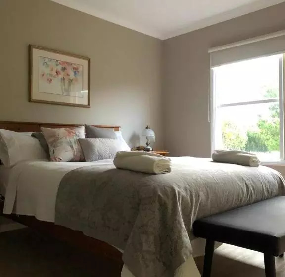 Majatalo Sea Change Guesthouse