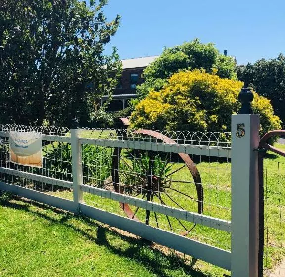 Majatalo Sea Change Guesthouse