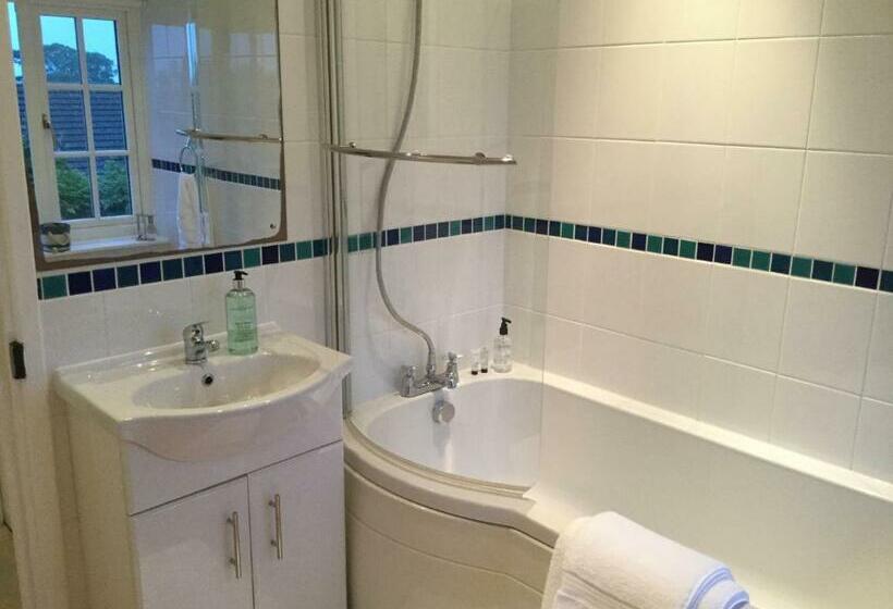 Bed and Breakfast Glebe House