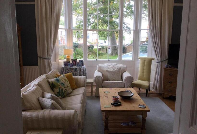 Bed and Breakfast Glebe House