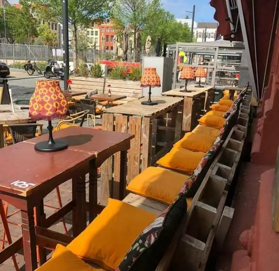 Hotel Slapen Bij Café De Concurrent