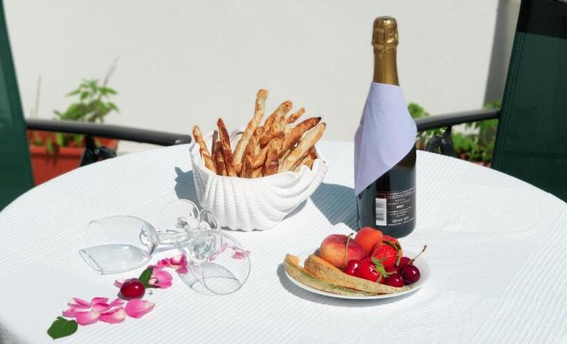 پانسیون Piranart Boutique Hotel & More