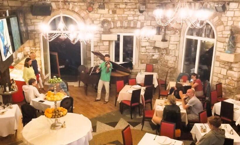 پانسیون Piranart Boutique Hotel & More