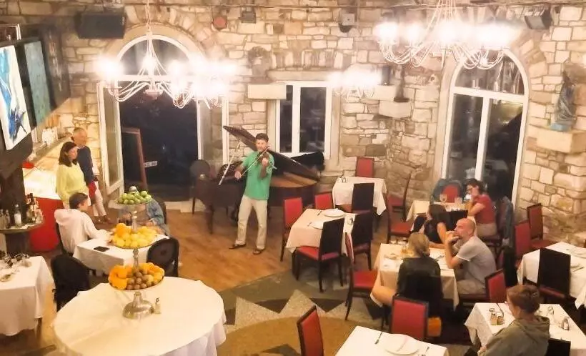 پانسیون Piranart Boutique Hotel & More