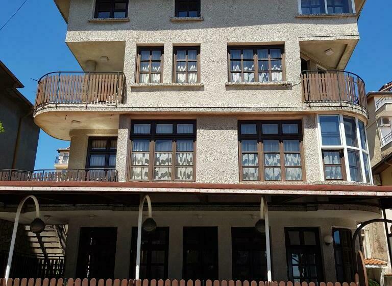 پانسیون Slantse