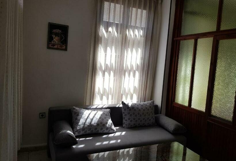 پانسیون Slantse