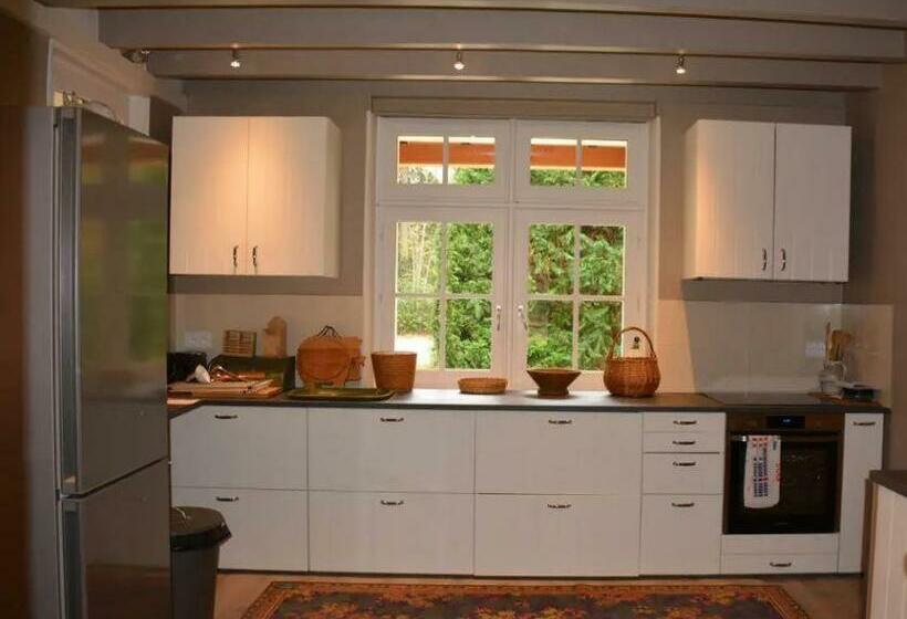 تختخواب و صبحانه Maison Canadienne