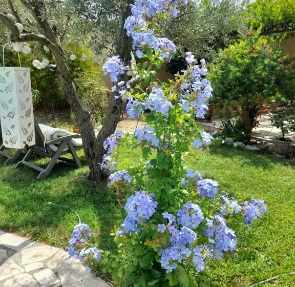 مبيت وإفطار Cocon Provençal T1 25m2 Sdb Terrasse Privée & Accès Piscine à Saint Chamas