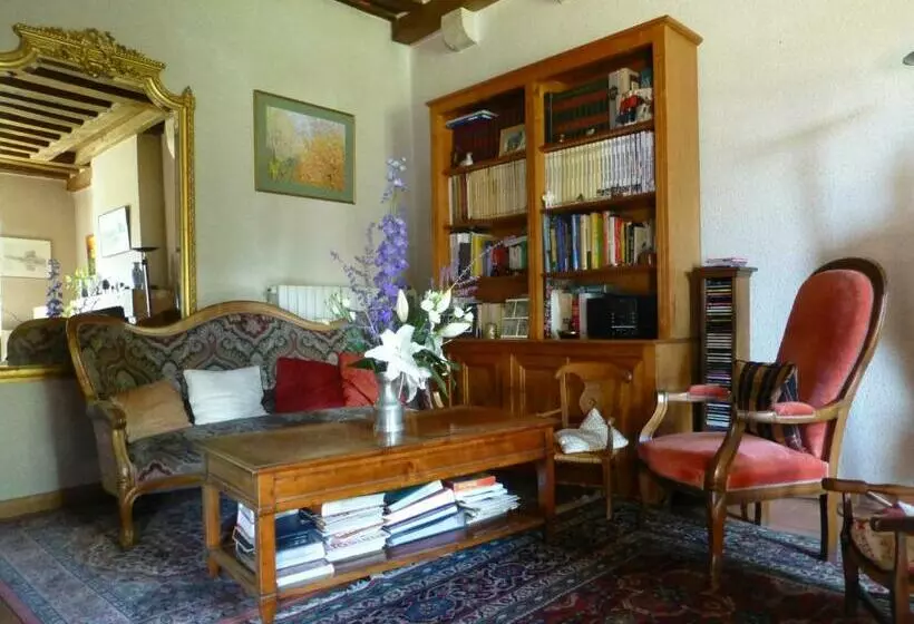 تختخواب و صبحانه La Maison Du Closier