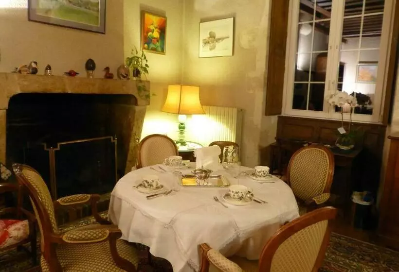 تختخواب و صبحانه La Maison Du Closier