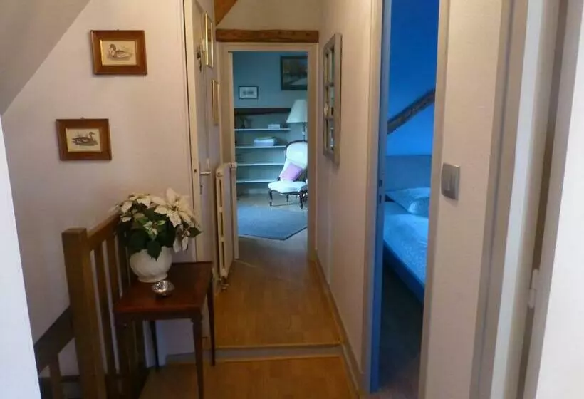 تختخواب و صبحانه La Maison Du Closier