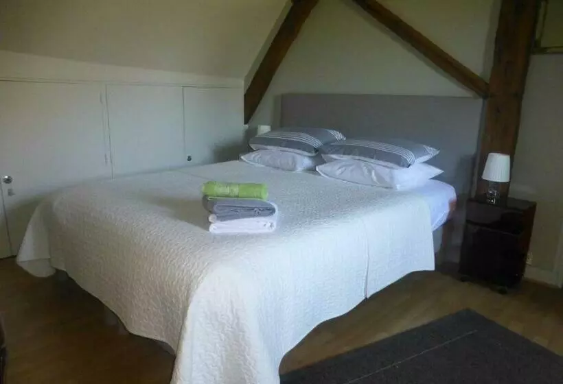 تختخواب و صبحانه La Maison Du Closier