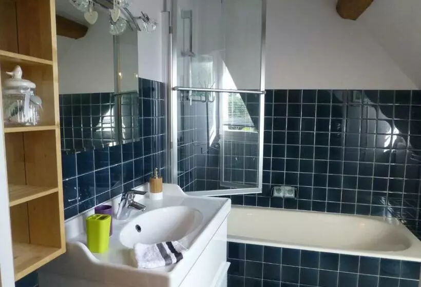 تختخواب و صبحانه La Maison Du Closier