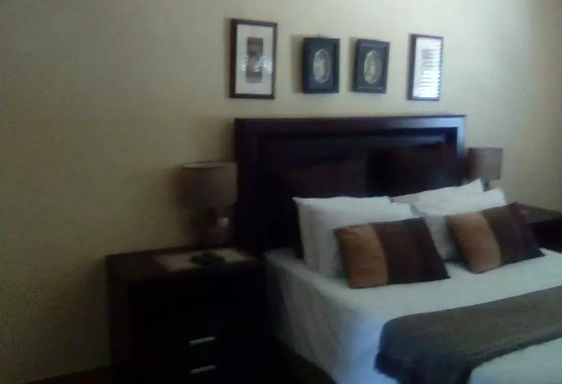 ペンション Phokela Guest House