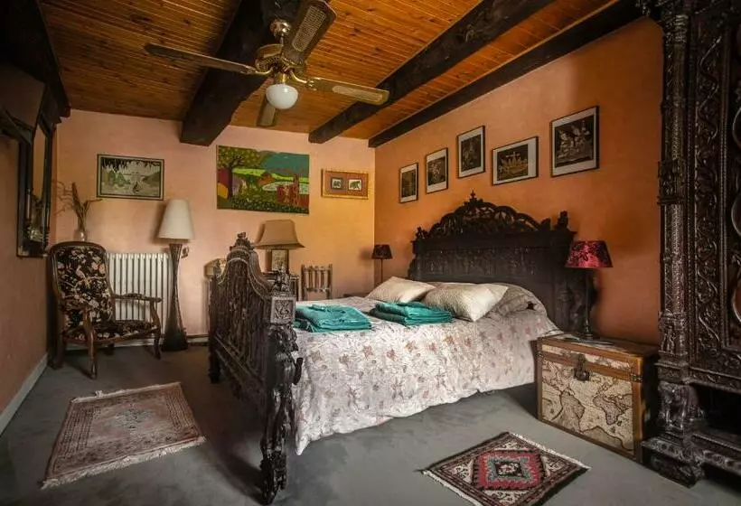 تختخواب و صبحانه La Maison D Idylle