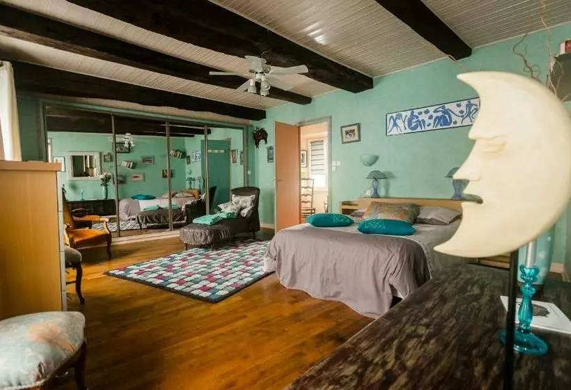 تختخواب و صبحانه La Maison D Idylle