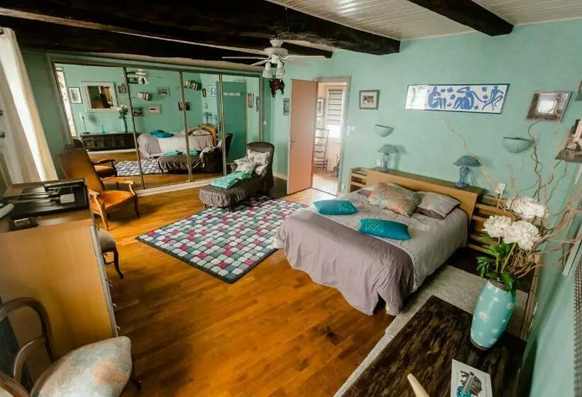 تختخواب و صبحانه La Maison D Idylle