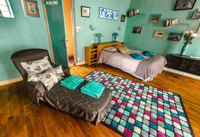 تختخواب و صبحانه La Maison D Idylle