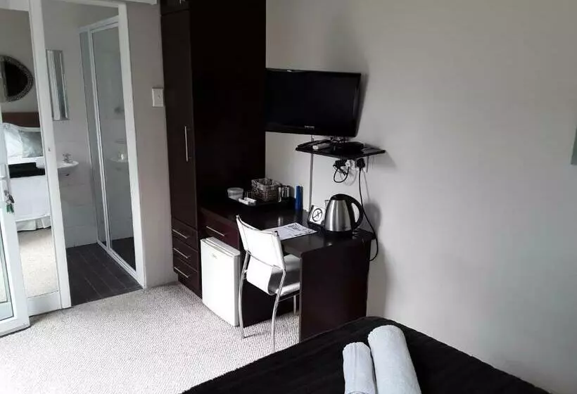 تختخواب و صبحانه Urban Manor