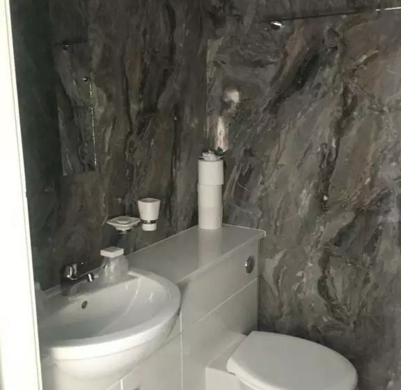 ペンション The Woodszz Guest House