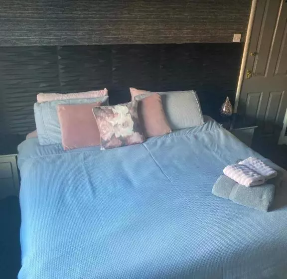 ペンション The Woodszz Guest House