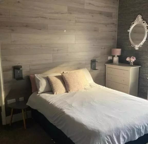 ペンション The Woodszz Guest House