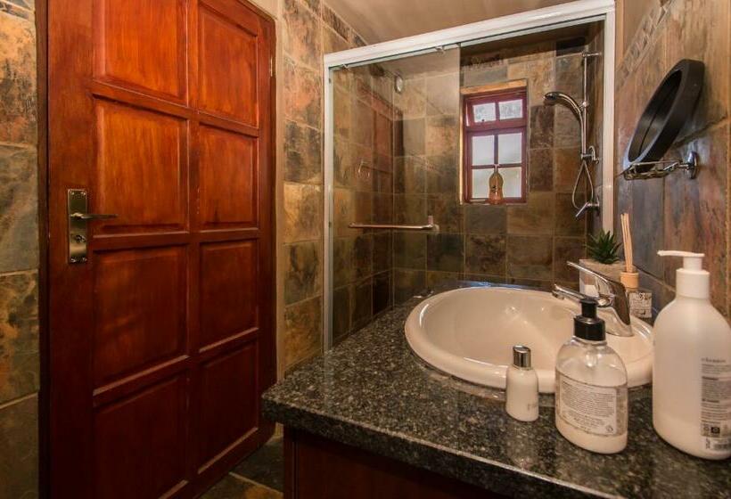 Sable Hiking & Accommodation