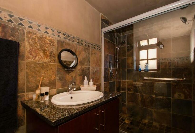 Sable Hiking & Accommodation