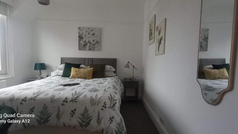 住宿加早餐  Rutland West Guest House