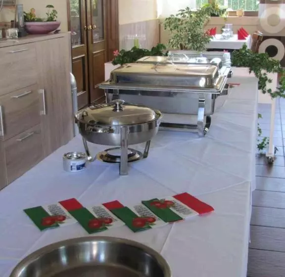 Hotelli Unter Den Kastanien