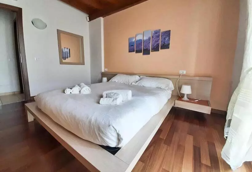 Sakura House