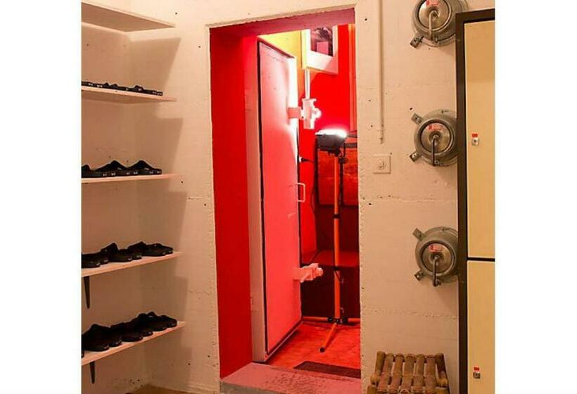 הוסטל Auberge De Bagnes   Le Backpacker