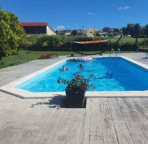 تختخواب و صبحانه Cargal Leiria