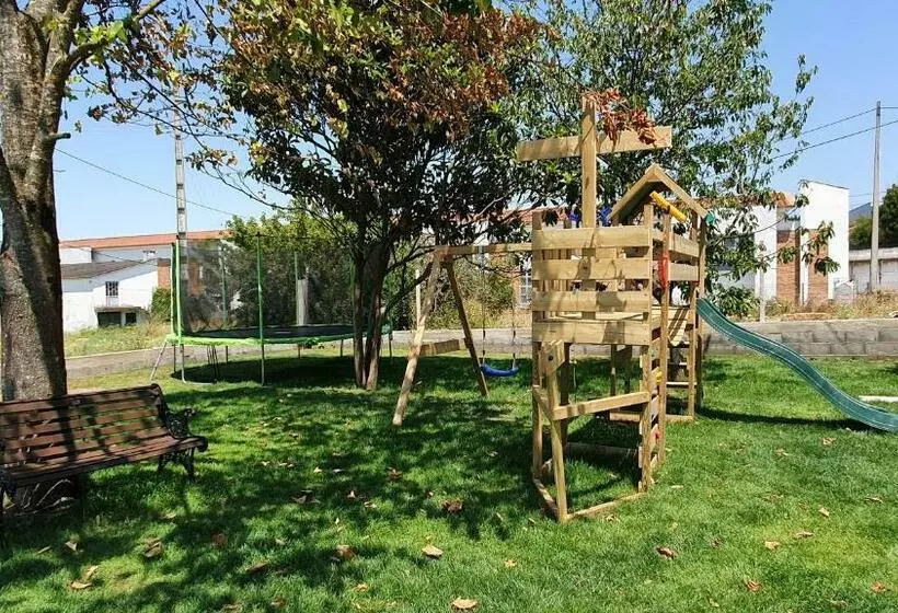 تختخواب و صبحانه Cargal Leiria