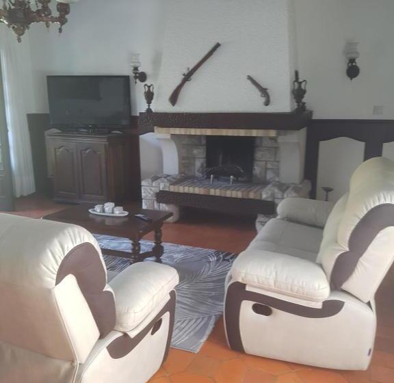 مبيت وإفطار Cargal Leiria