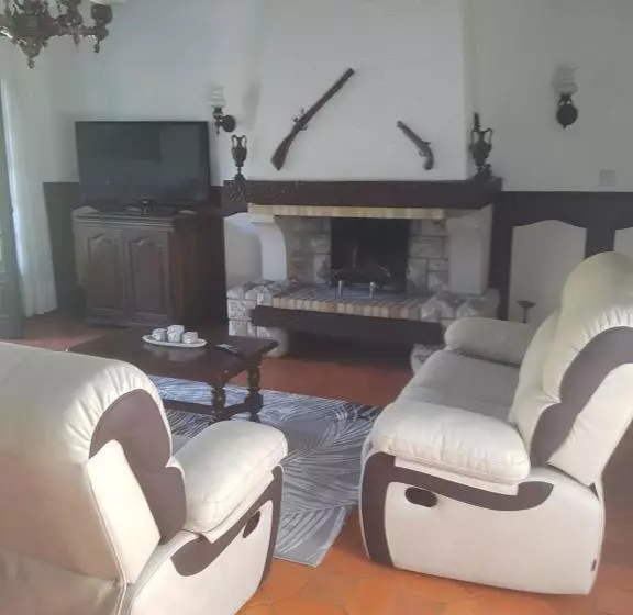 تختخواب و صبحانه Cargal Leiria